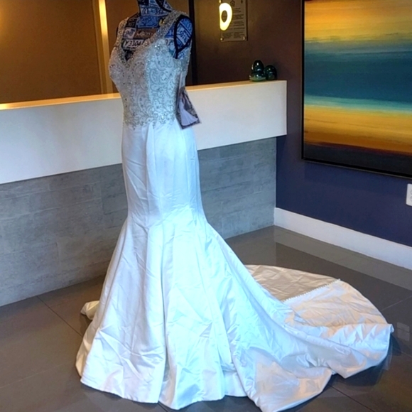 Bridal mermaid button down wedding gown - Picture 6 of 8